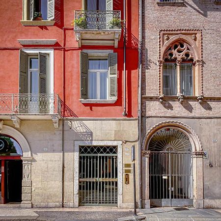 ホテル Tra Piazza Erbe E Piazza Bra Raffinata Maison ヴェローナ エクステリア 写真