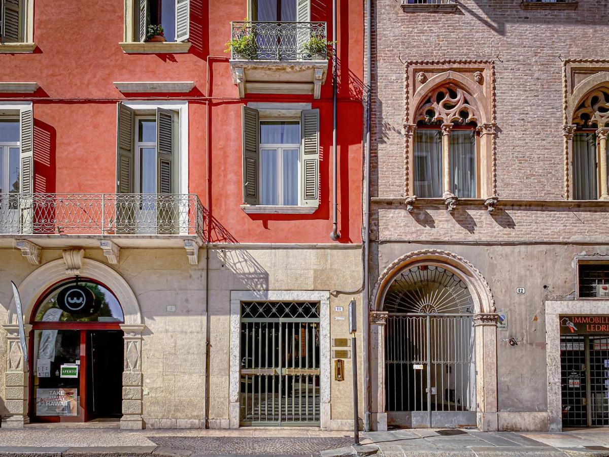 ホテル Tra Piazza Erbe E Piazza Bra Raffinata Maison ヴェローナ エクステリア 写真